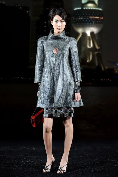 Look 3